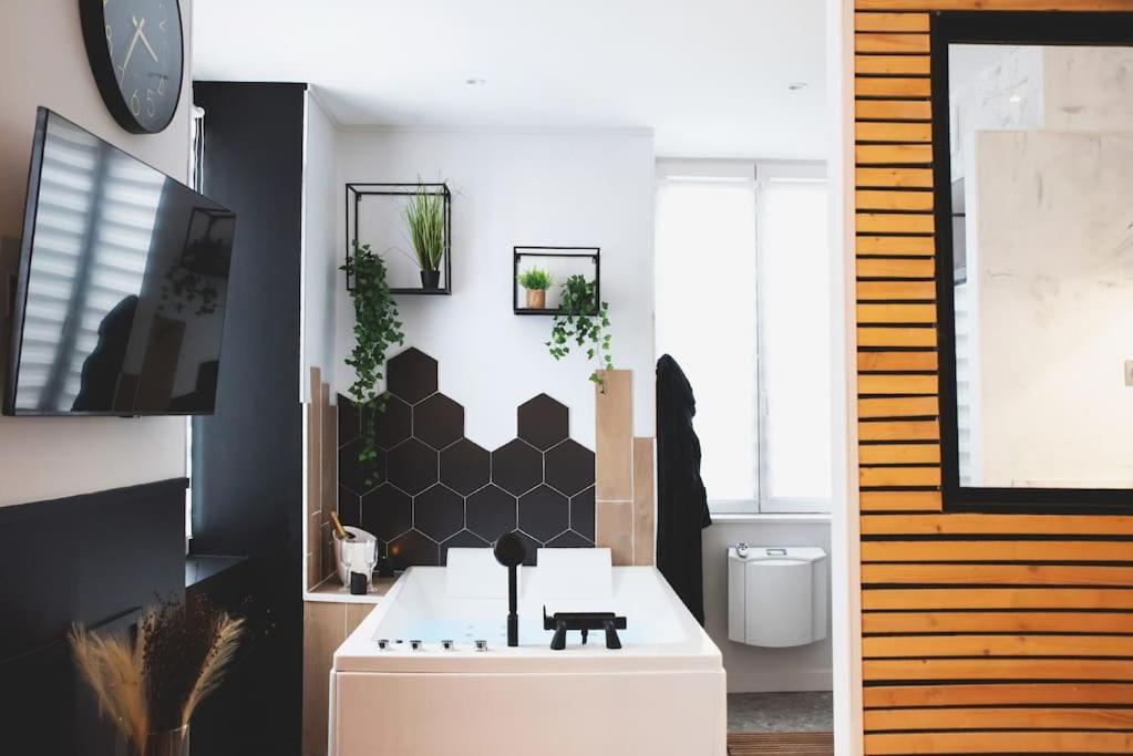 Love Room, La Douce Angevine Angers Ngoại thất bức ảnh